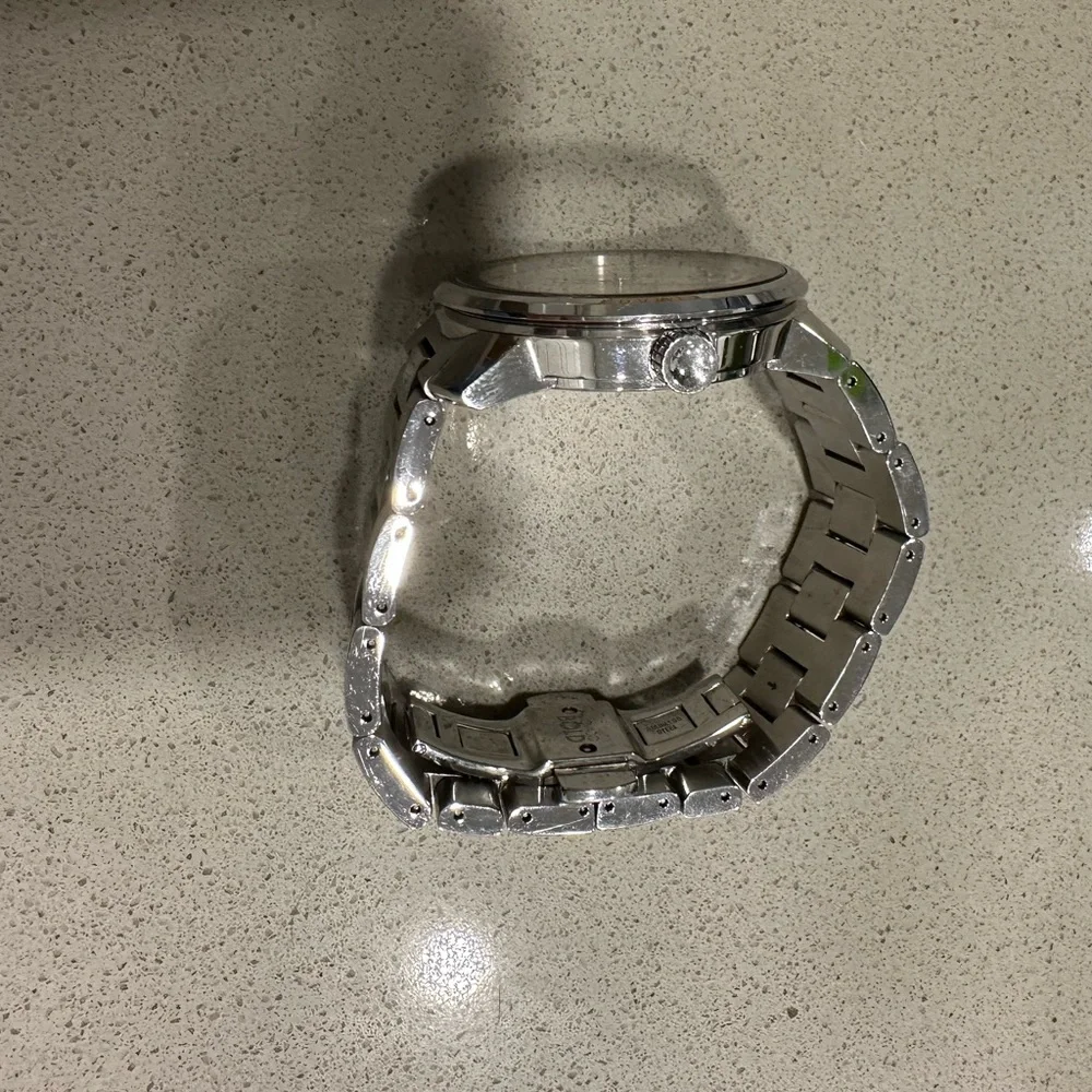 Men’s Watch - Picture 2 of 4